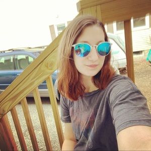 Meet your Posher, Emalee